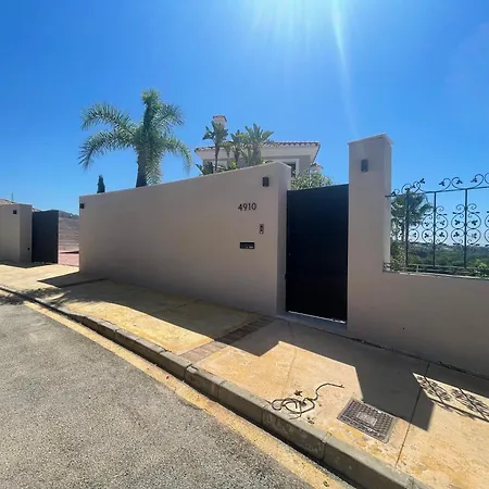 Villa Ultimate Luxury Dream With 7 Bedrooms, Gym, And Infinity Pool *