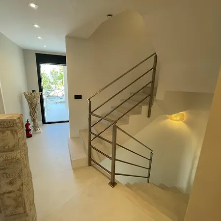Ultimate Luxury Dream With 7 Bedrooms, Gym, And Infinity Pool Marbella