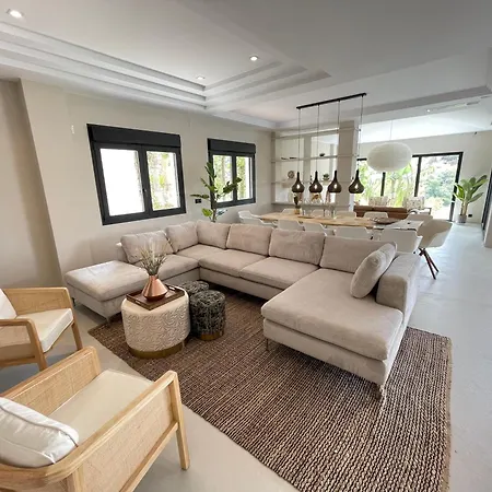 Villa Ultimate Luxury Dream With 7 Bedrooms, Gym, And Infinity Pool Marbella